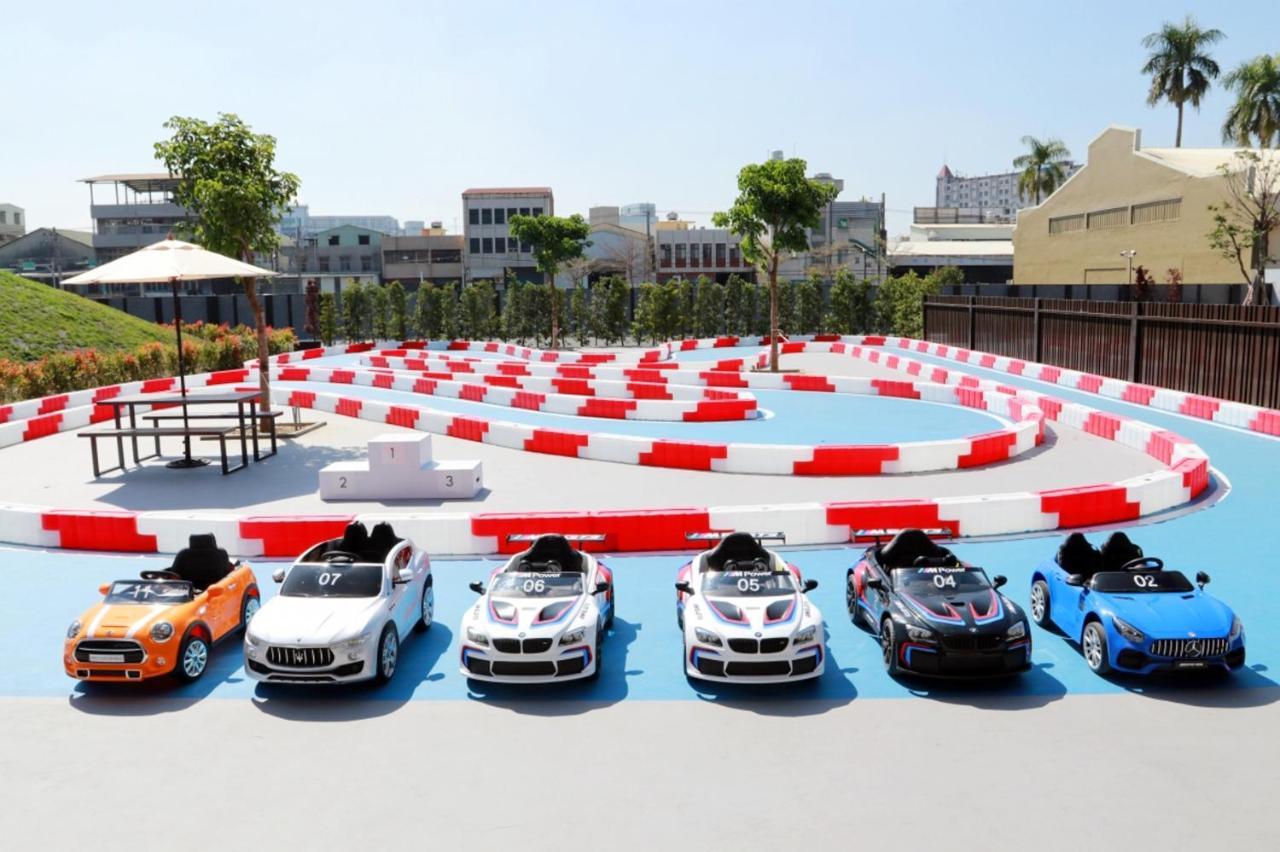Hsin Hotel Цзяї Екстер'єр фото A track at a go-karting centre
