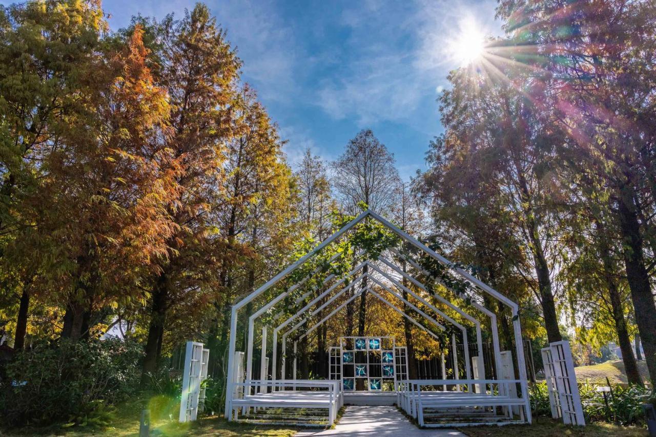Hsin Hotel Цзяї Екстер'єр фото The Glasshouse