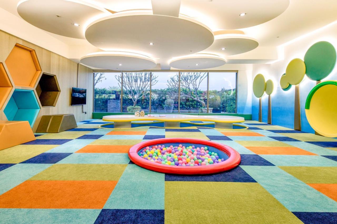Hsin Hotel Цзяї Екстер'єр фото The Children's Club at the Renaissance Hotel, Shanghai