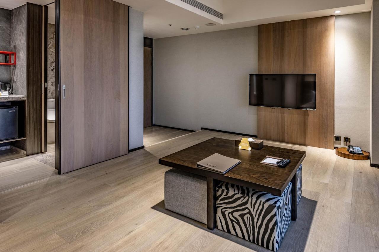 Hsin Hotel Цзяї Екстер'єр фото A suite at the hotel