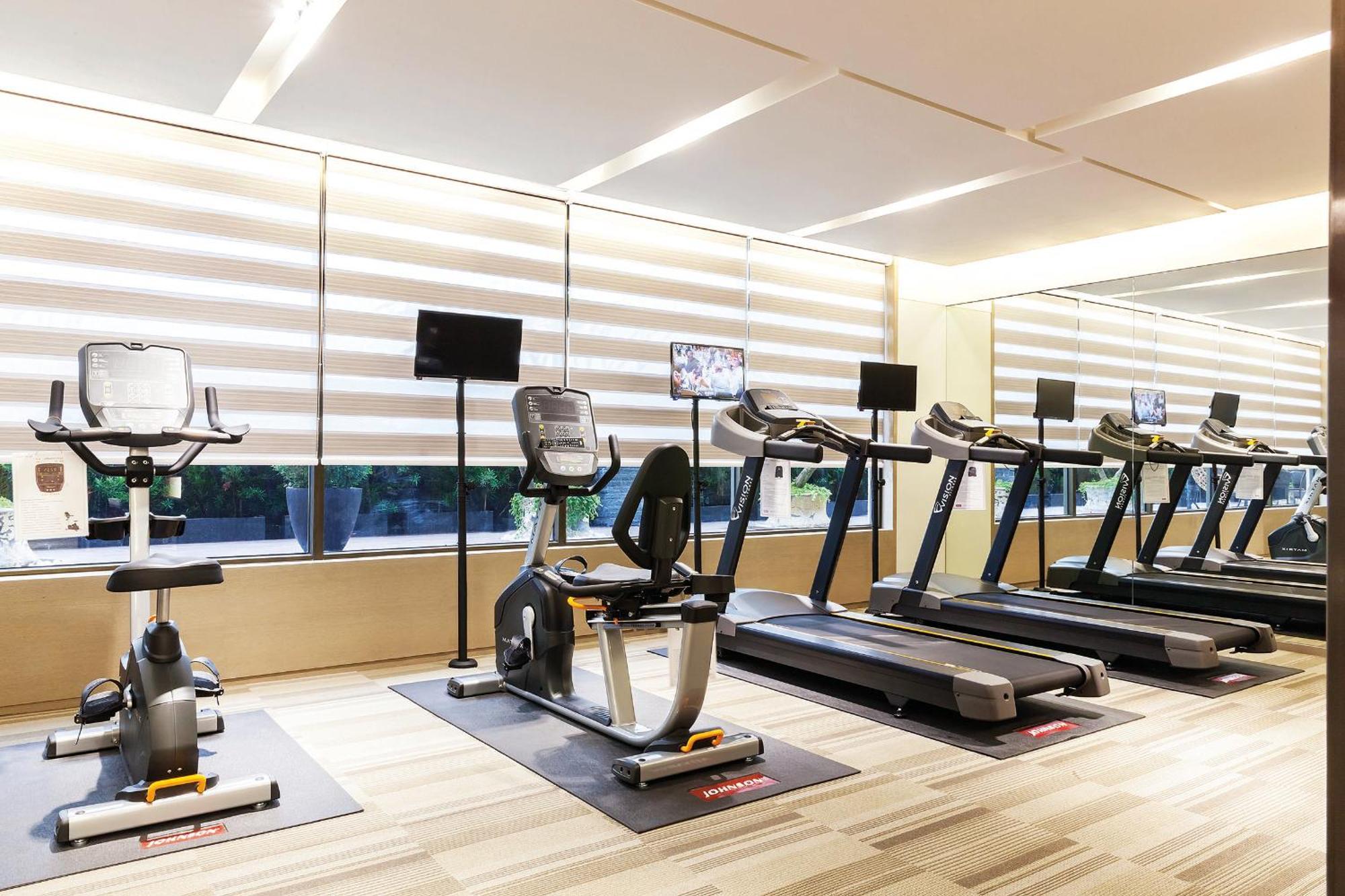 Hsin Hotel Цзяї Екстер'єр фото The gym at the hotel