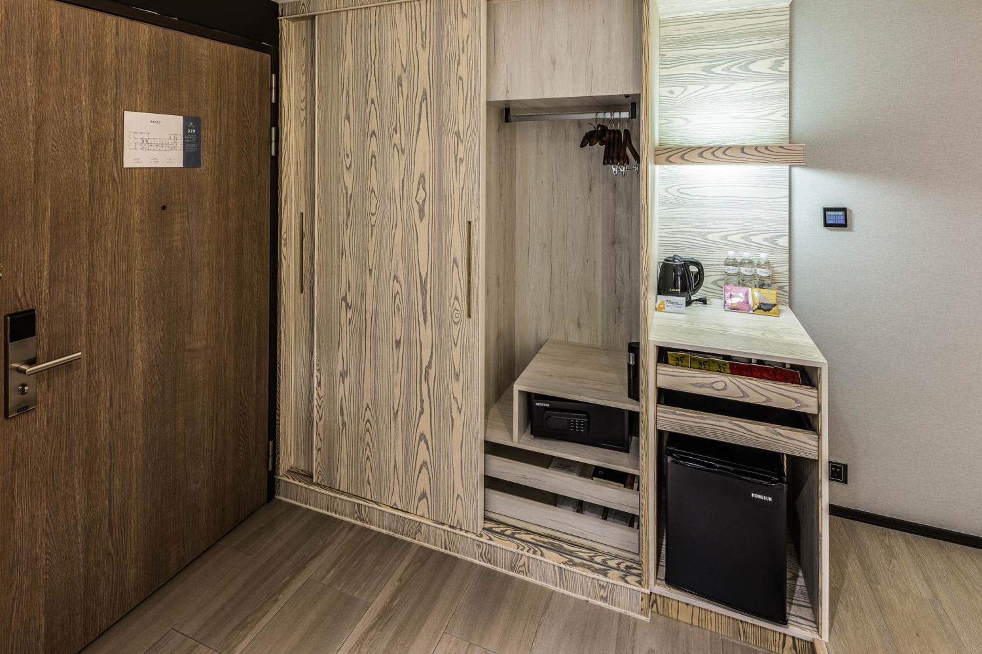 Hsin Hotel Цзяї Екстер'єр фото A room at the hotel