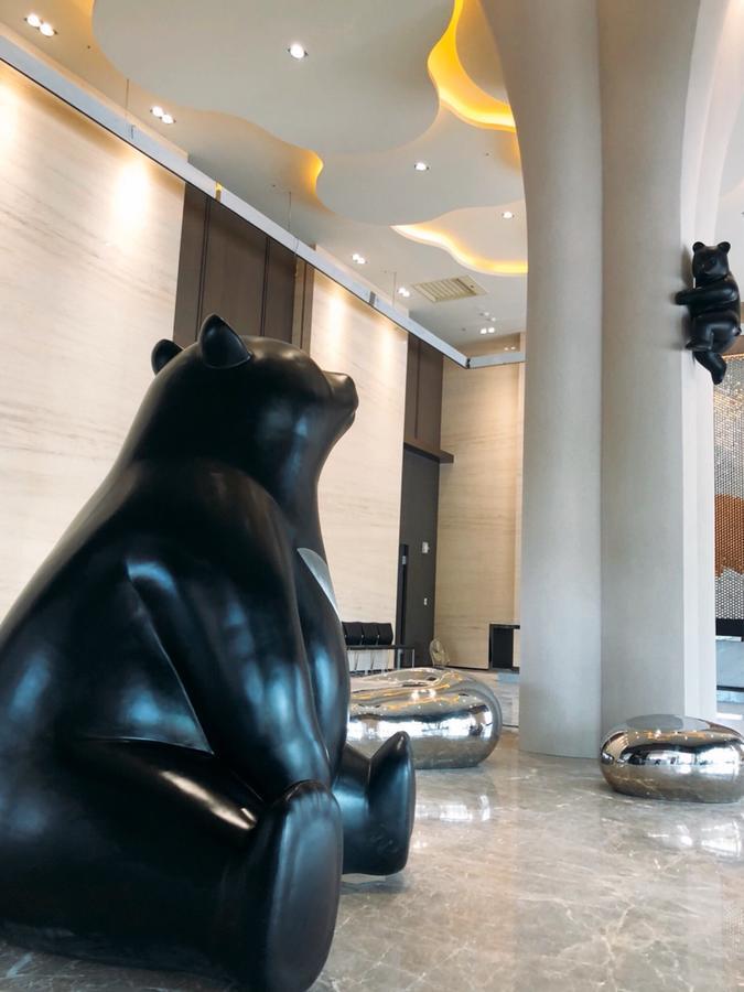 Hsin Hotel Цзяї Екстер'єр фото The Bear sculpture at the entrance of the hotel